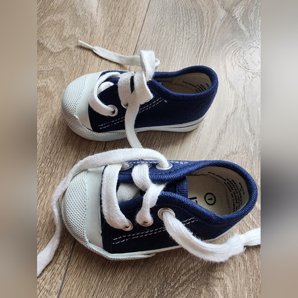 3/$25 - Honors baby shoes size 1 - Picture 2 of 4